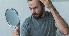 Почему развивается рубцовая алопеция? Возможно ли вылечить заболевание и восстановить волосы?